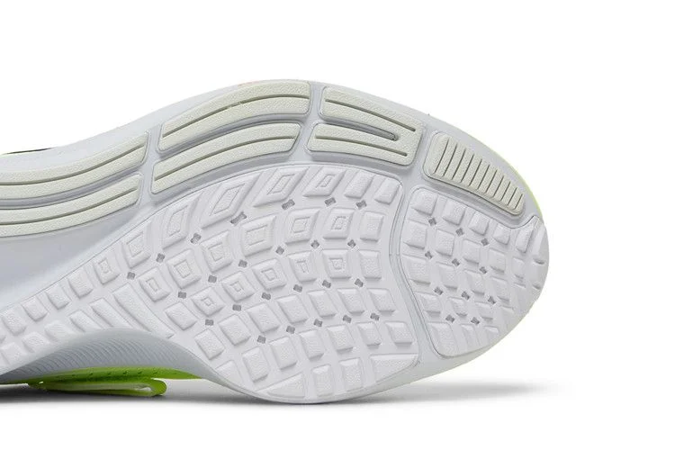 Кроссовки Nike Air Zoom Pegasus 38 FlyEase Extra Wide 'Barely Volt'