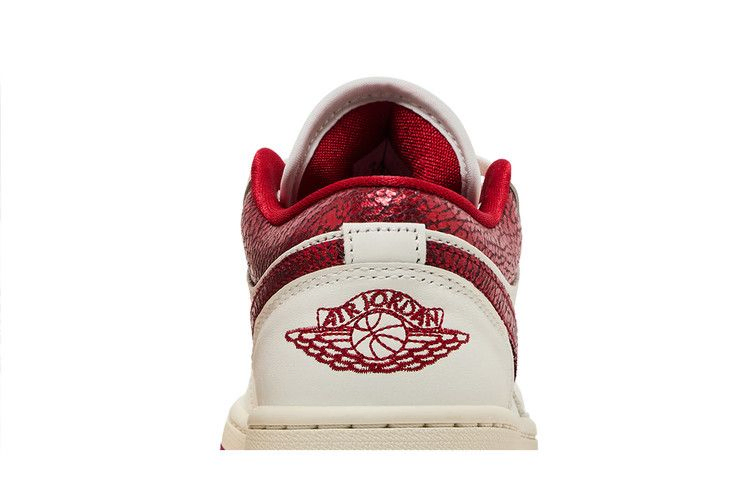 Кроссовки Wmns Air Jordan 1 Low 'Ruby'