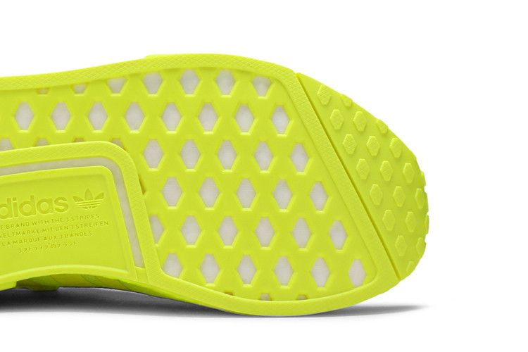 wmns-nmd_r1-solar-yellow-gw7691_04