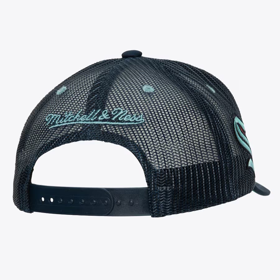 Бейсболка Mitchell & Ness Deep Sea Blue Seattle Kraken Team Seal Trucker Adjustable Hat
