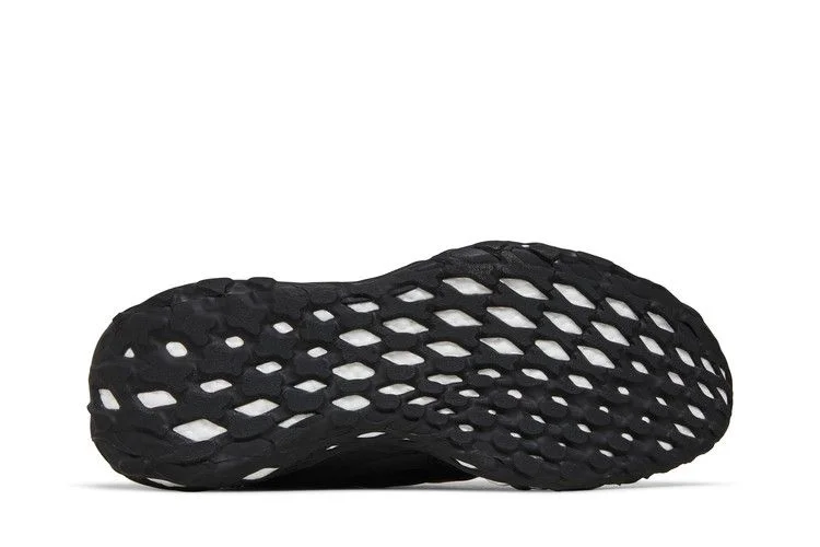 Krossovki-adidas-UltraBoost-Web-DNA-Black-Carbon-3