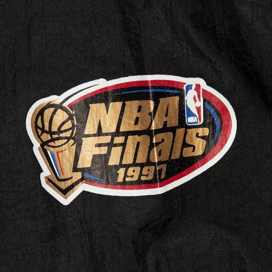 Анорак Mitchell & Ness Black Chicago Bulls Team OG 3.0 Anorak Quarter-Zip Jacket