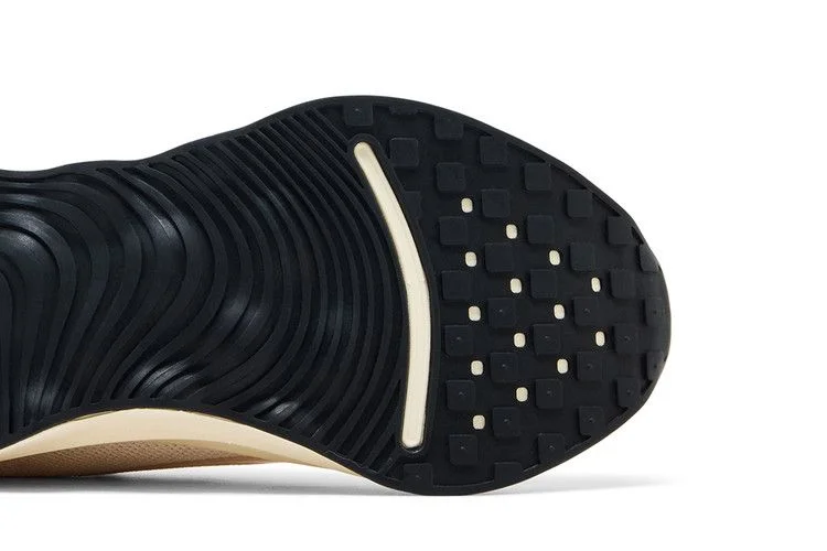 Krossovki-Nike-Wmns-Motiva-GORE-TEX-Guava-Ice-4