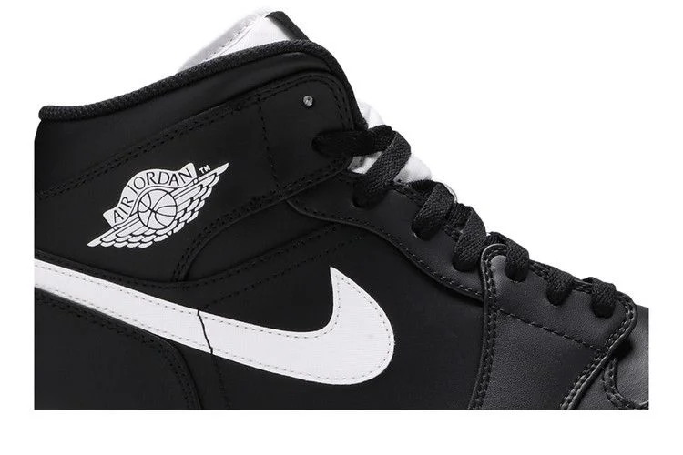Кроссовки Air Jordan 1 Retro Mid 'Black White'