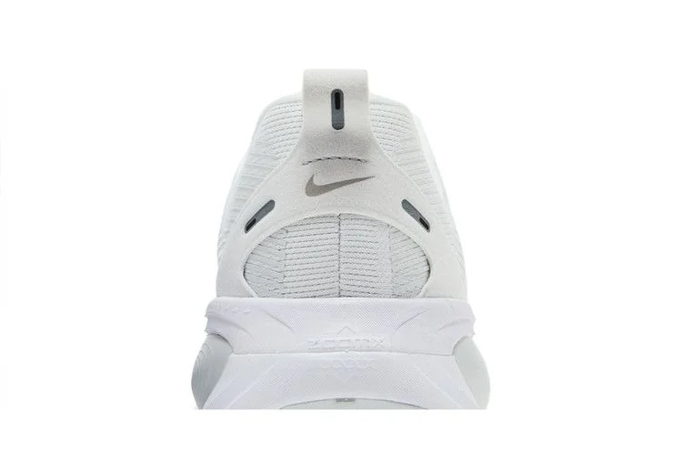 Кроссовки Nike Vomero 18 'White Photon Dust'