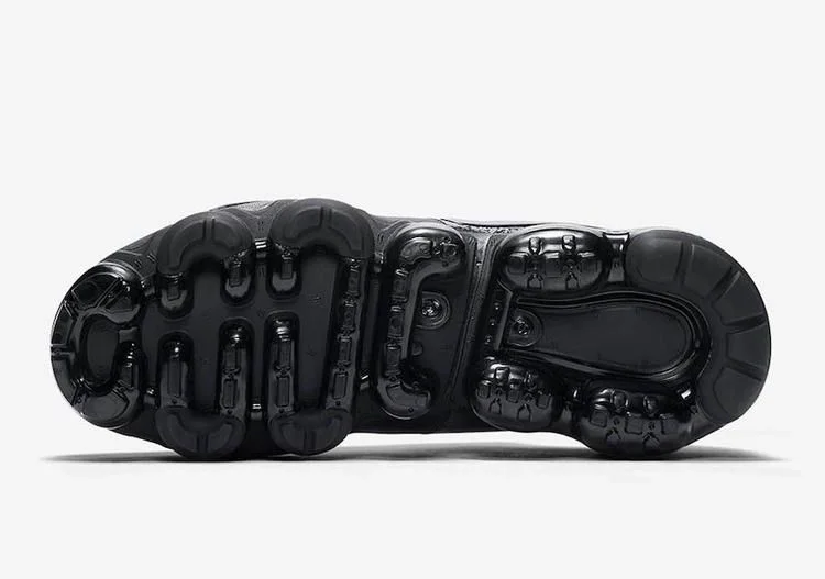 Krossovki-Nike-Air-VaporMax-CS-GS-Triple-Black-4