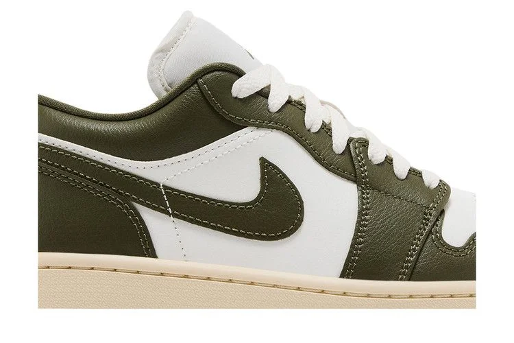 Кроссовки Wmns Air Jordan 1 Low 'Medium Olive'