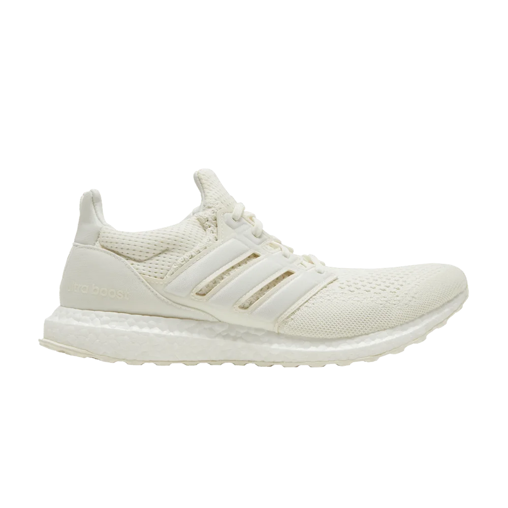 Krossovki-James-Bond-007-x-adidas-UltraBoost-1.0-DNA-No-Time-to-Die-Triple-White