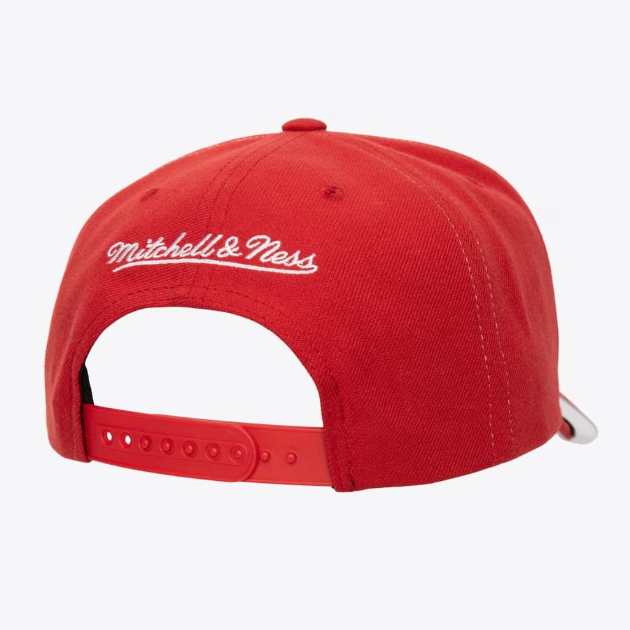 Бейсболка Mitchell & Ness Red Chicago Bulls Turn and Burn Pro Snapback Hat