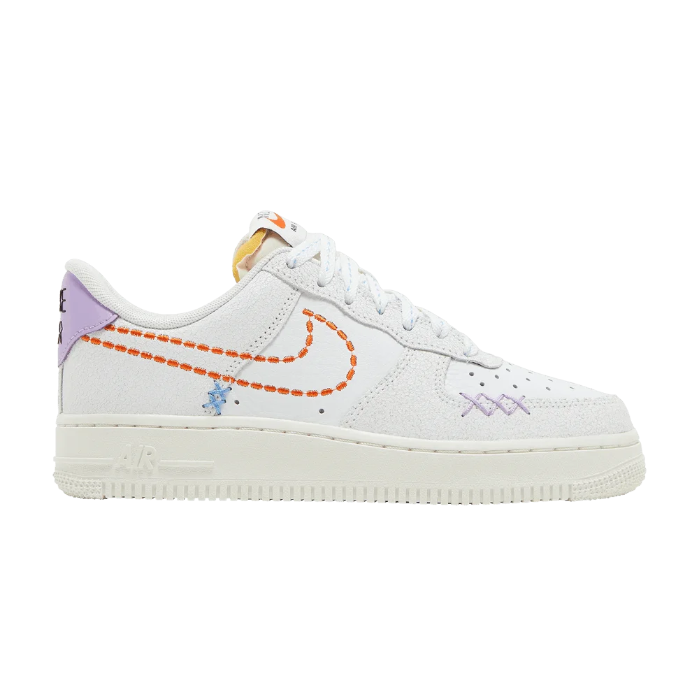 Krossovki-Nike-Wmns-Air-Force-1-07-SE-101