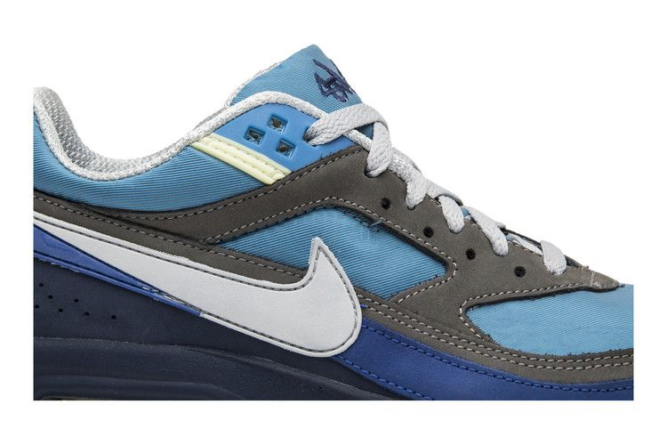 air-classic-bw-st-stash-307253-401_01
