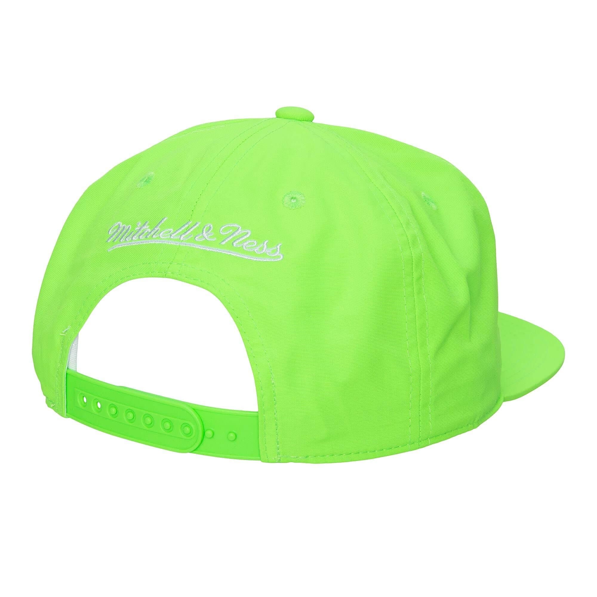 Бейсболка Mitchell & Ness Neon Nylon Snapback HWC Milwaukee Bucks Hat