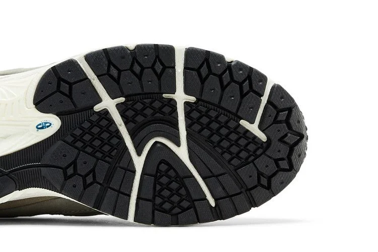 Myuli-New-Balance-2002R-Mule-Marblehead-Trooper-4