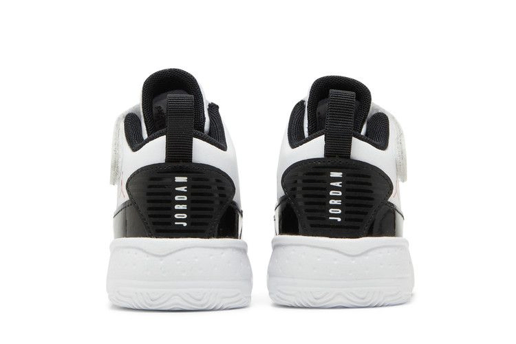 jordan-max-aura-2-td-white-gym-red-cn8096-102_05
