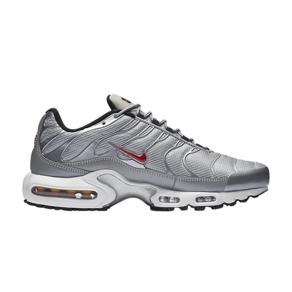 Krossovki-Nike-Air-Max-Plus-QS-Silver-Bullet