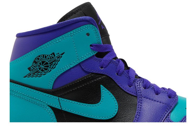 Кроссовки Wmns Air Jordan 1 Mid 'Black Grape'