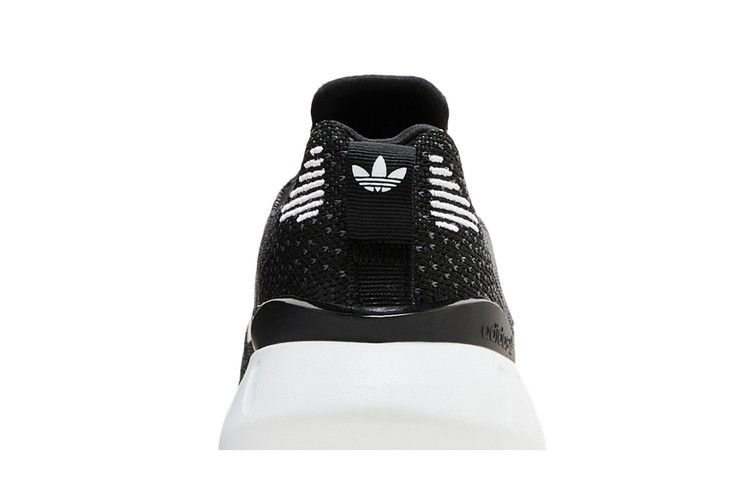 Кроссовки adidas Wmns Swift Run 22 'Black White'