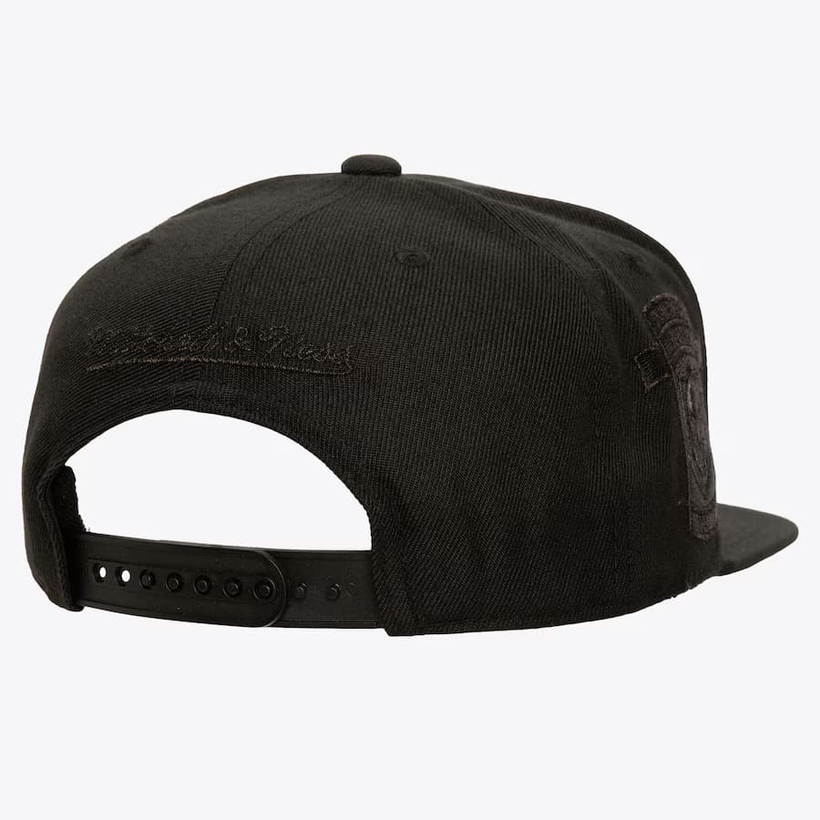 Бейсболка Mitchell & Ness Black Vegas Golden Knights Pearl Snapback Hat