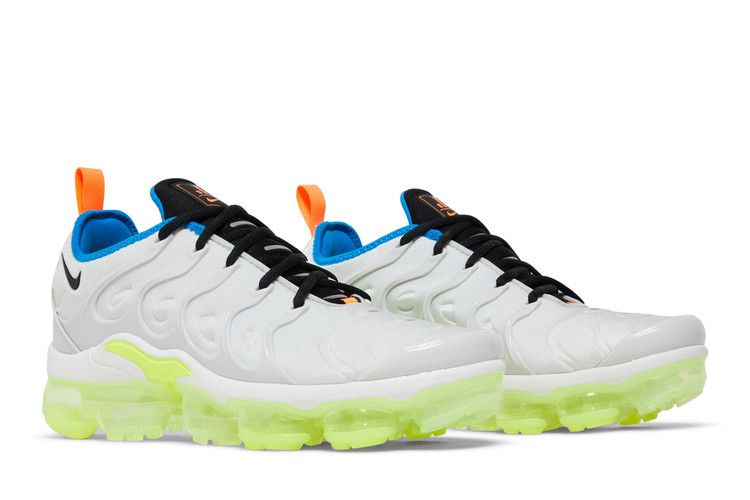 wmns-air-vapormax-plus-photon-dust-volt-dq4695-001_07