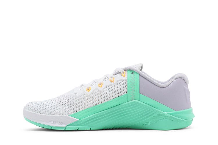 wmns-metcon-6-white-infinite-lilac-green-at3160-135_02
