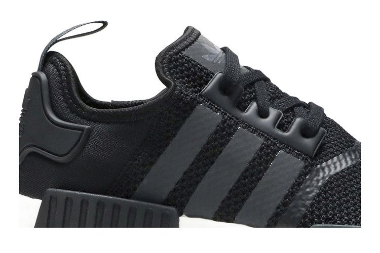 nmd_r1-black-scarlet-cq2413_01
