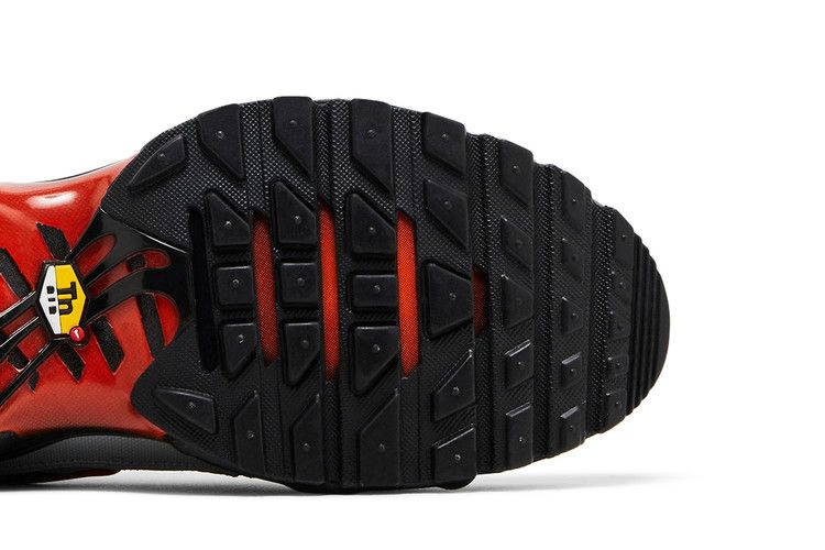 Кроссовки Nike Air Max Plus 'Wolf Grey Picante Red'