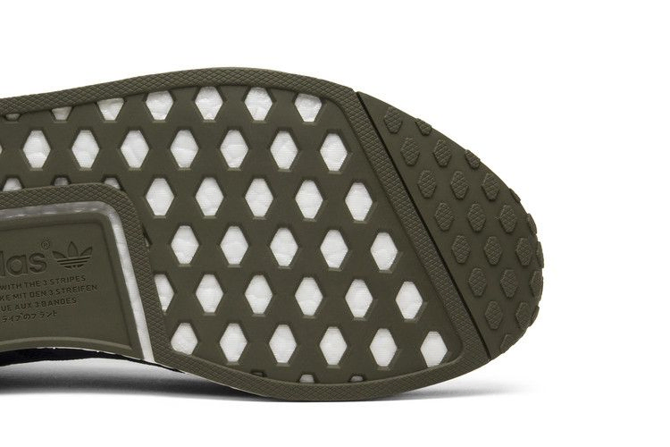 finishline-x-nmd_r1-collegiate-navy-ac7065-bgn_04