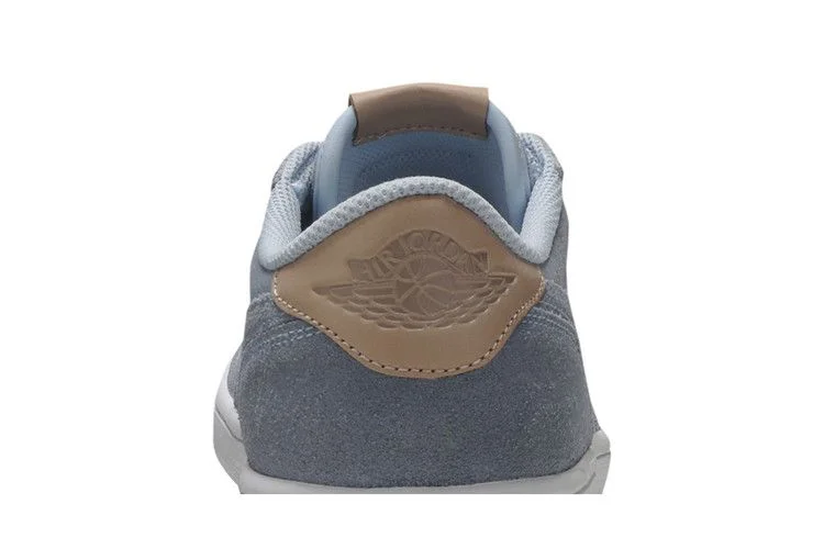 Кроссовки Air Jordan 1 Retro Low OG Premium 'Ice Blue'