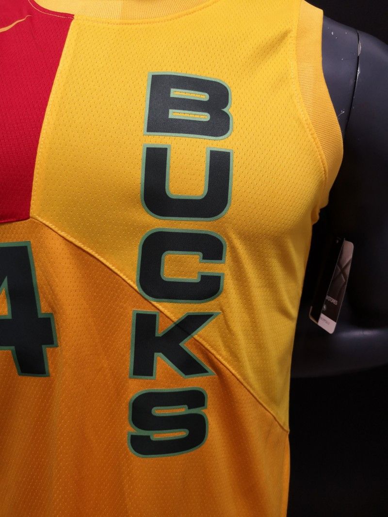 2018-19-Antetokounmpo-Bucks-34-City-Yellow-3