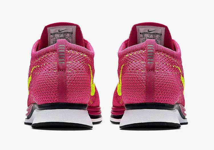 Krossovki-Nike-Flyknit-Racer-Fireberry-1