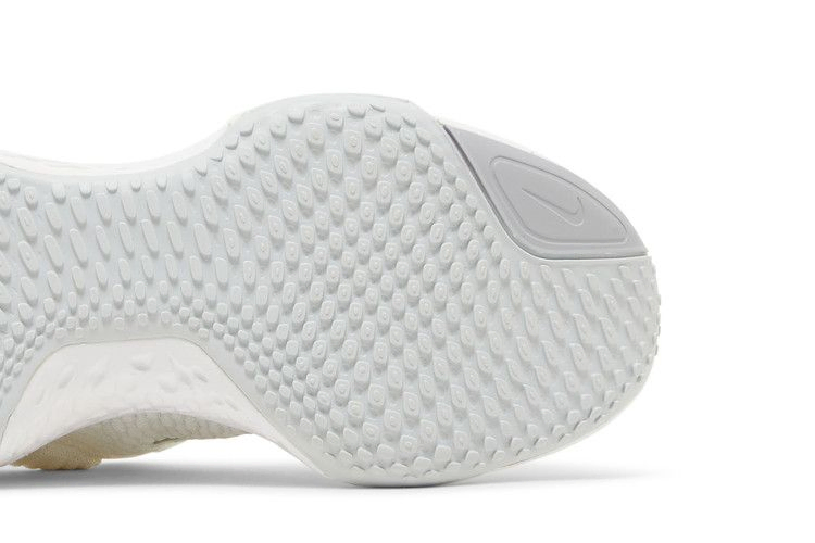 Кроссовки Nike Wmns ZoomX Invincible Run Flyknit 2 'White Metallic Silver'