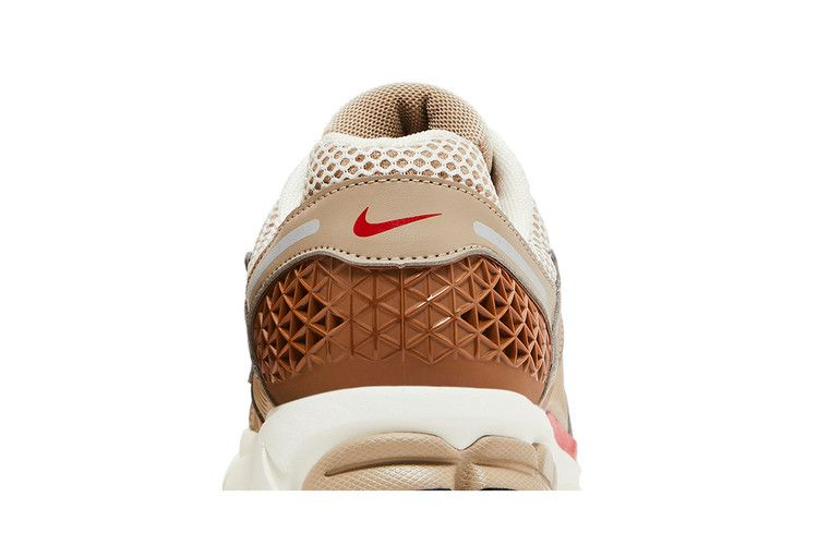 Кроссовки Nike Wmns Air Zoom Vomero 5 'Khaki Fire Red'
