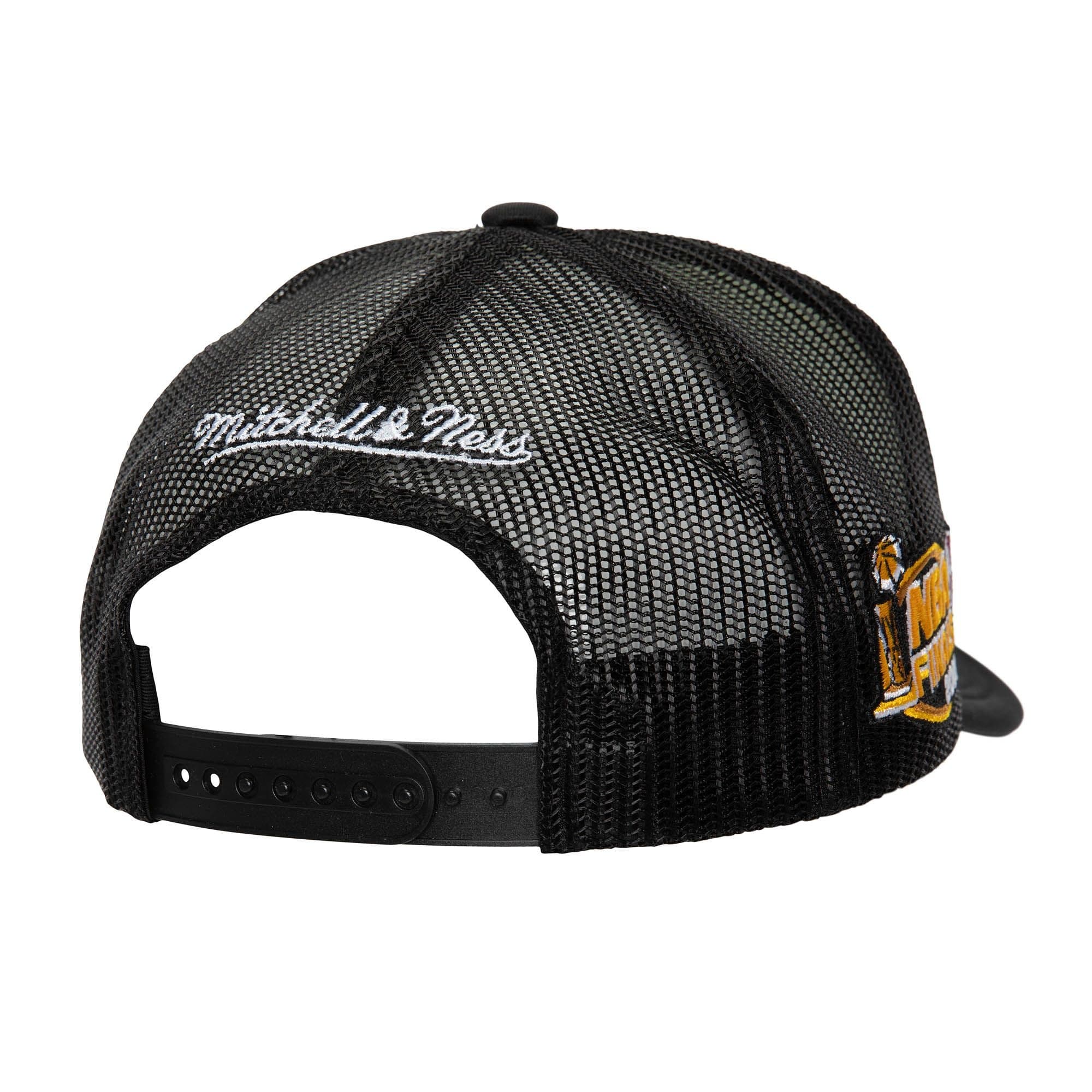 Бейсболка Mitchell & Ness Champions Trucker HWC Philadelphia 76ers