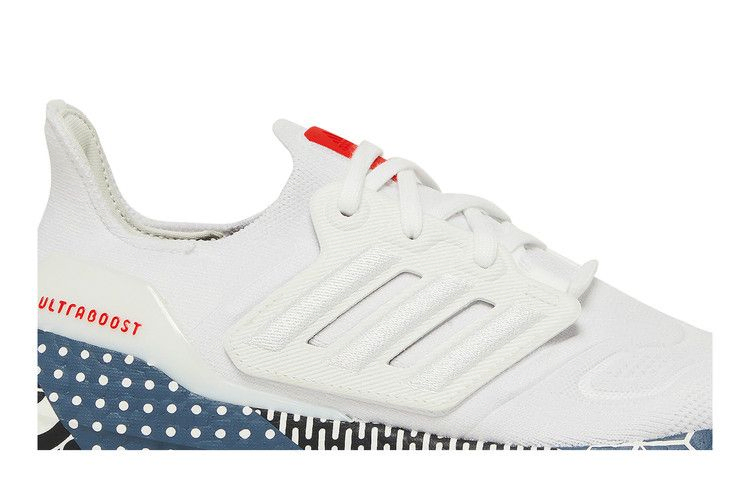 ultraboost-22-patchwork-graphic-gw6912_01