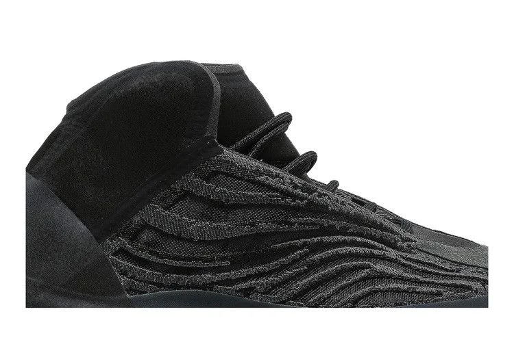 Krossovki-adidas-Yeezy-Quantum-Onyx-1