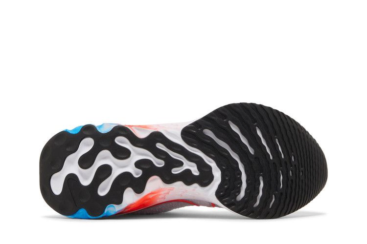 wmns-react-infinity-run-flyknit-3-grey-bright-crimson-dv2178-001_03