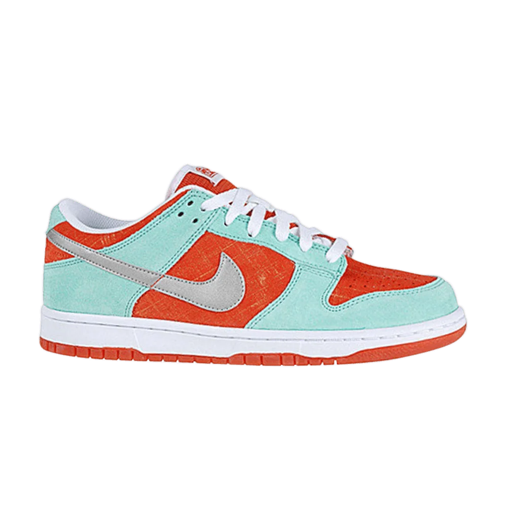 Krossovki-Nike-Wmns-Dunk-Low-1