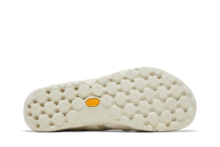 Krossovki-District-Vision-x-New-Balance-MT10O-Cloud-Dancer-3