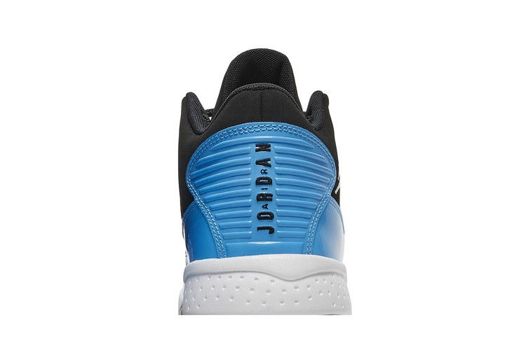 Кроссовки Air Jordan Max Aura 2 GS 'Black University Blue'