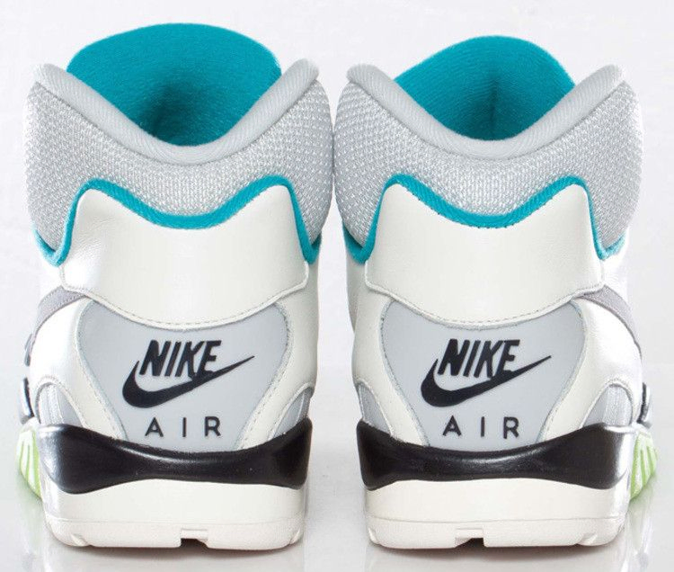 air-trainer-sc-2-og-qs-617854-100_02