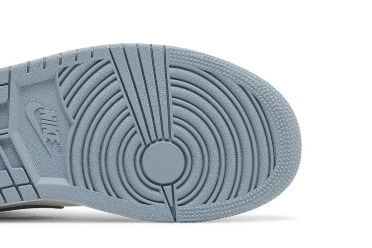 Кроссовки Wmns Air Jordan 1 Mid 'Diffused Blue'