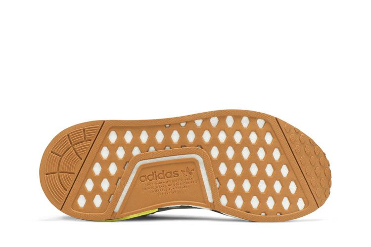toy-story-x-nmd_r1-j-sheriff-woody-fz4540_03