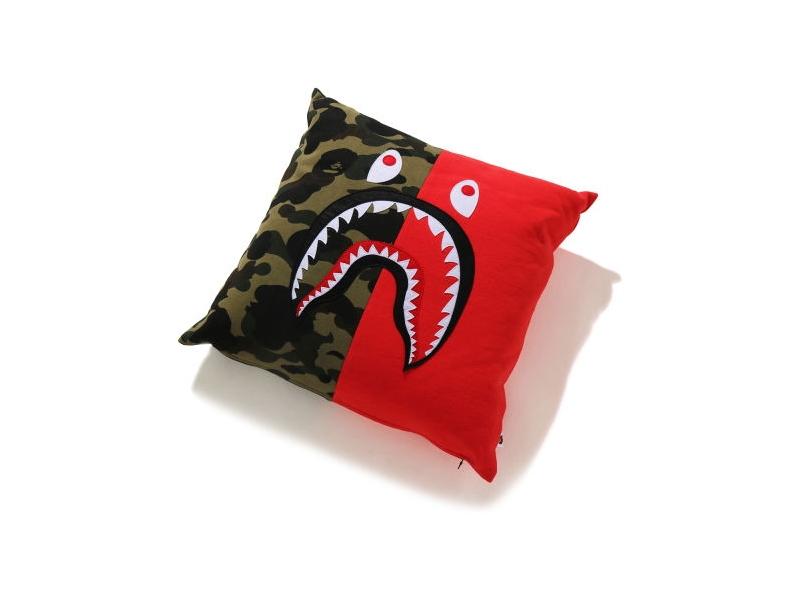 Подушка BAPE 1st Camo Shark Square Cushion Red