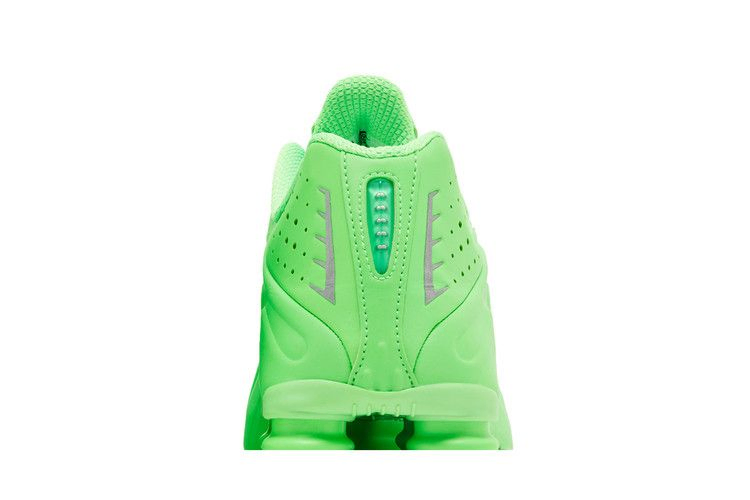 wmns-shox-r4-green-strike-hv0839-398_06