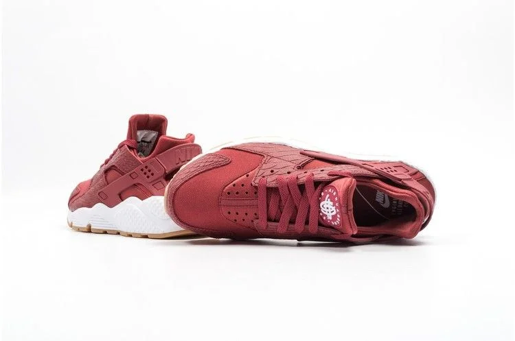Krossovki-Nike-Wmns-Air-Huarache-Run-SE-2