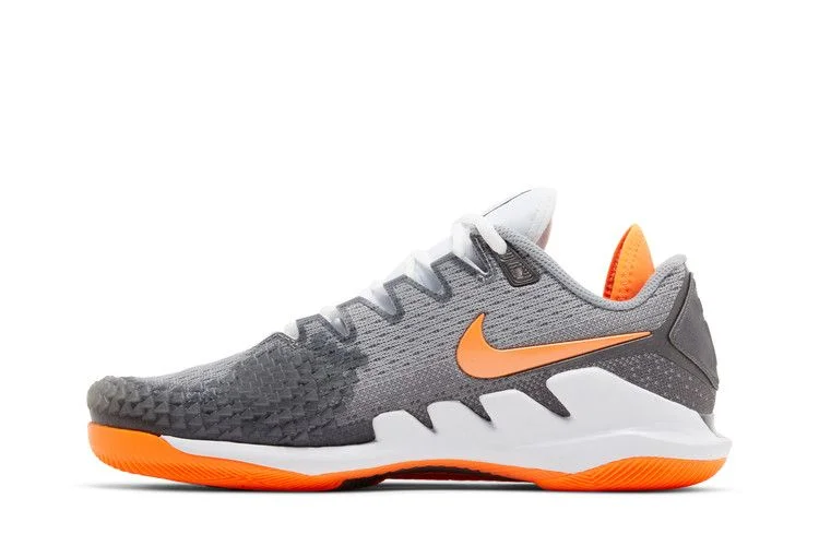 Krossovki-Nike-Court-Air-Zoom-Vapor-X-Knit-HC-Metallic-Dark-Grey-Total-Orange-2