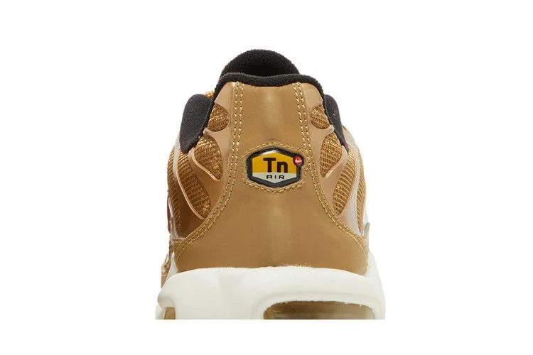 Кроссовки Nike Wmns Air Max Plus QS 'Metallic Gold'