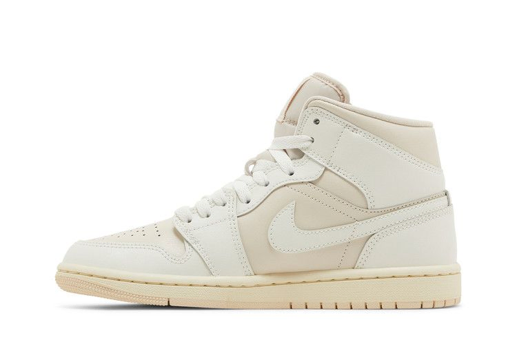 Кроссовки Wmns Air Jordan 1 Mid 'Legend Light Brown'