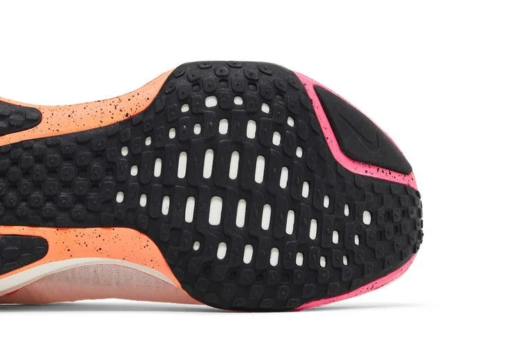 Кроссовки Nike Wmns ZoomX Invincible Run Flyknit 3 'White Mango Pink'