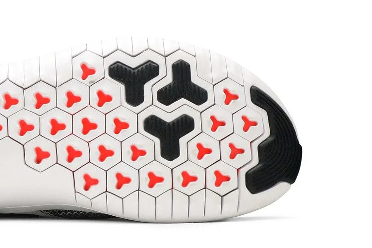 Krossovki-Nike-Wmns-Free-TR-8-White-Black-4